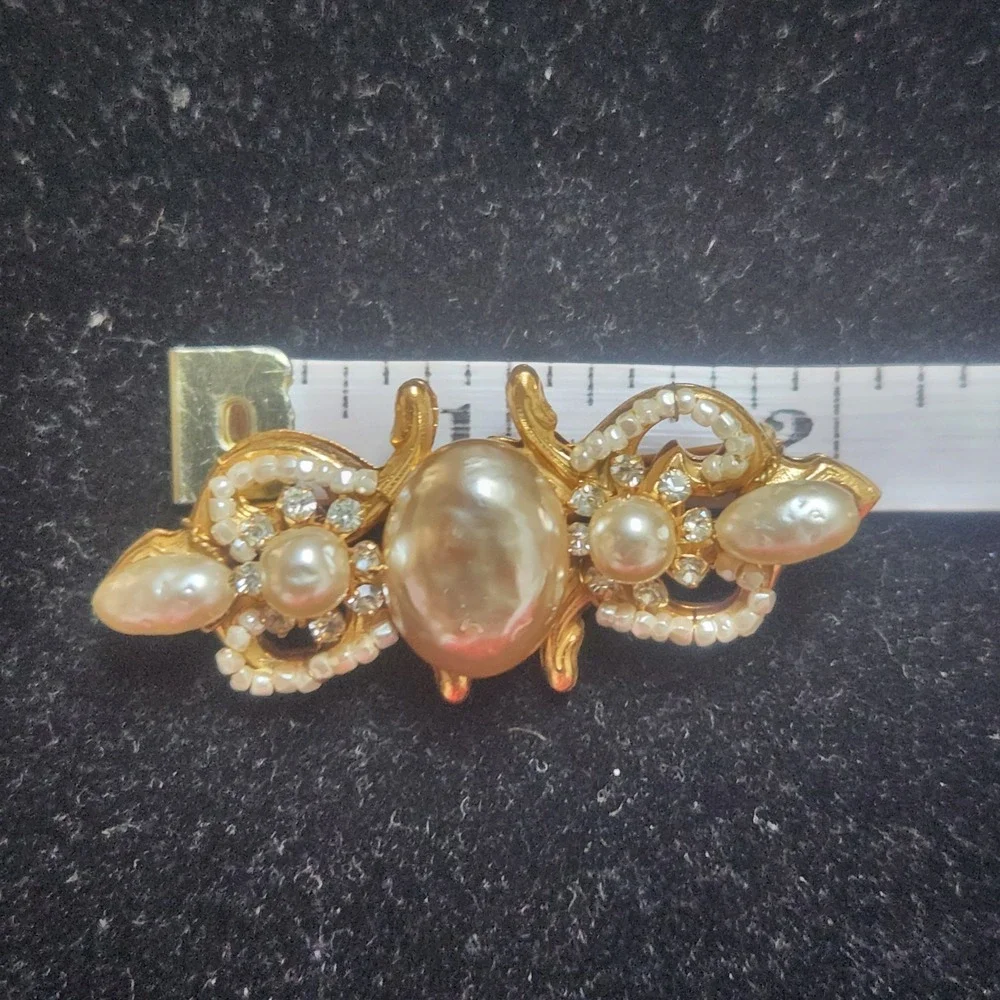Miriam Haskell Brooch Faux‎ Pearl Rhinestone Gold Tone vintage